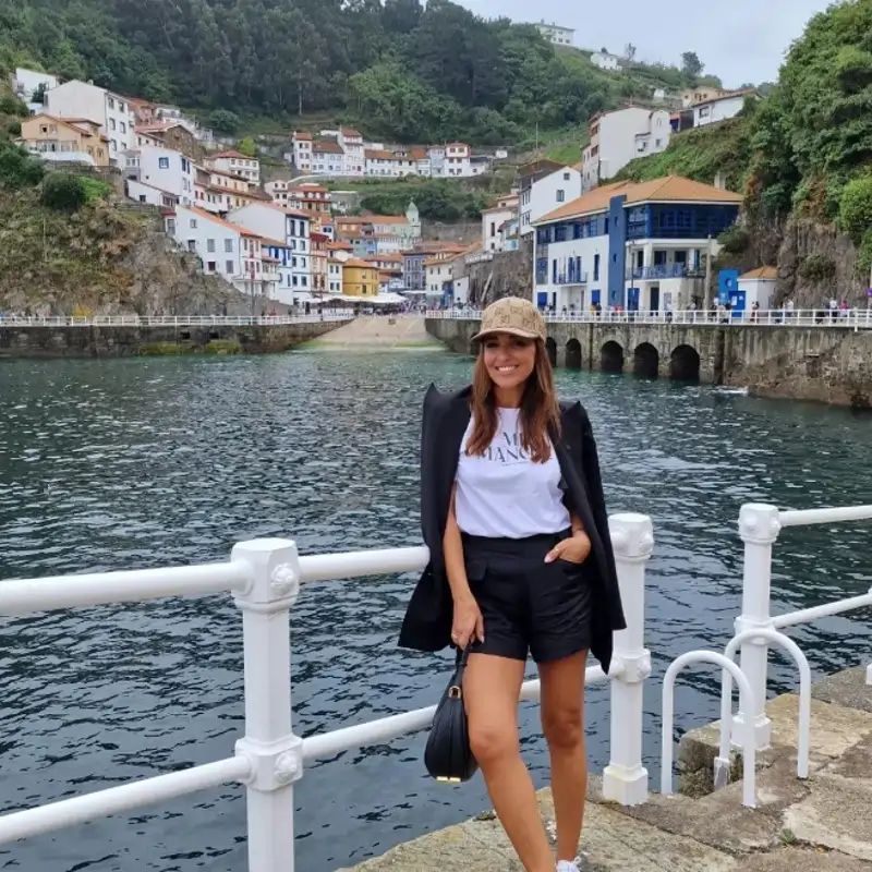 El pueblo marinero de Asturias de playas bonitas, mucho fresquito y unas sardinas deliciosas donde es feliz Paula Echevarría junto a sus hijos cada verano