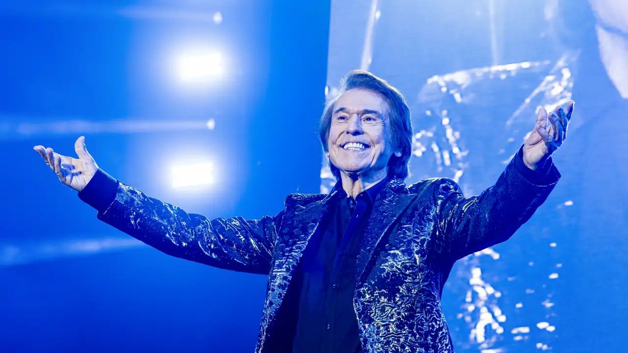 Raphael regresa a los escenarios 6 meses después: "Me cuido mucho y doy toda mi profesión pero con las pautas que me marcan"