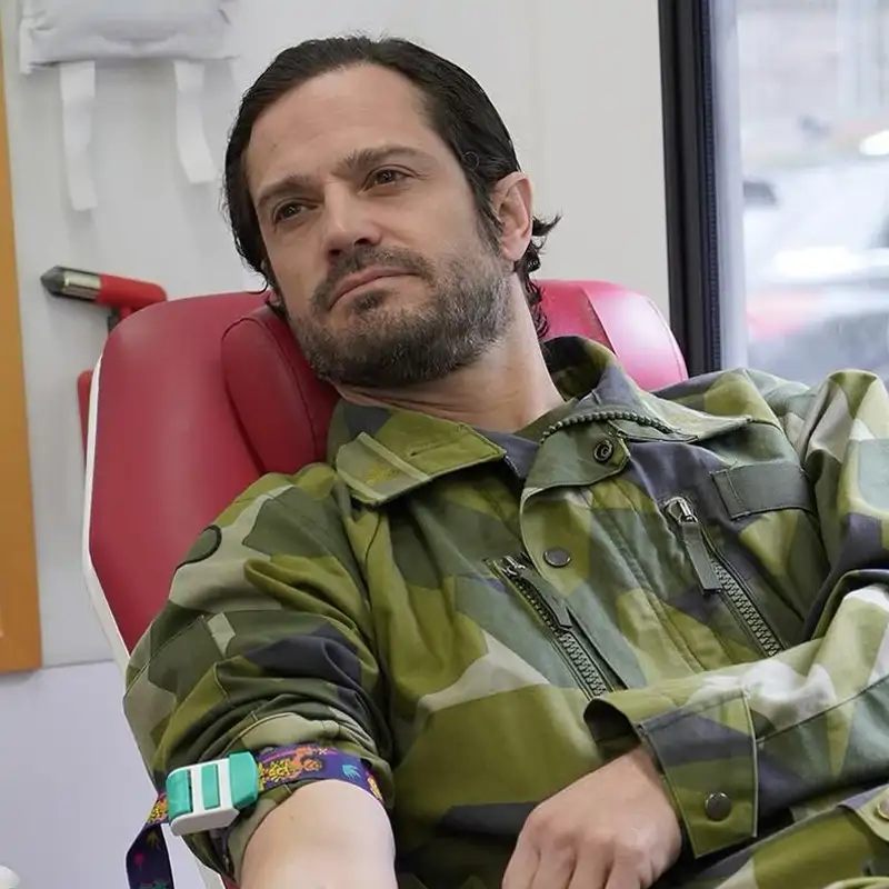 Preocupación en Suecia: el príncipe Carlos Felipe aparece en el hospital tras el bautizo de su hija Inés