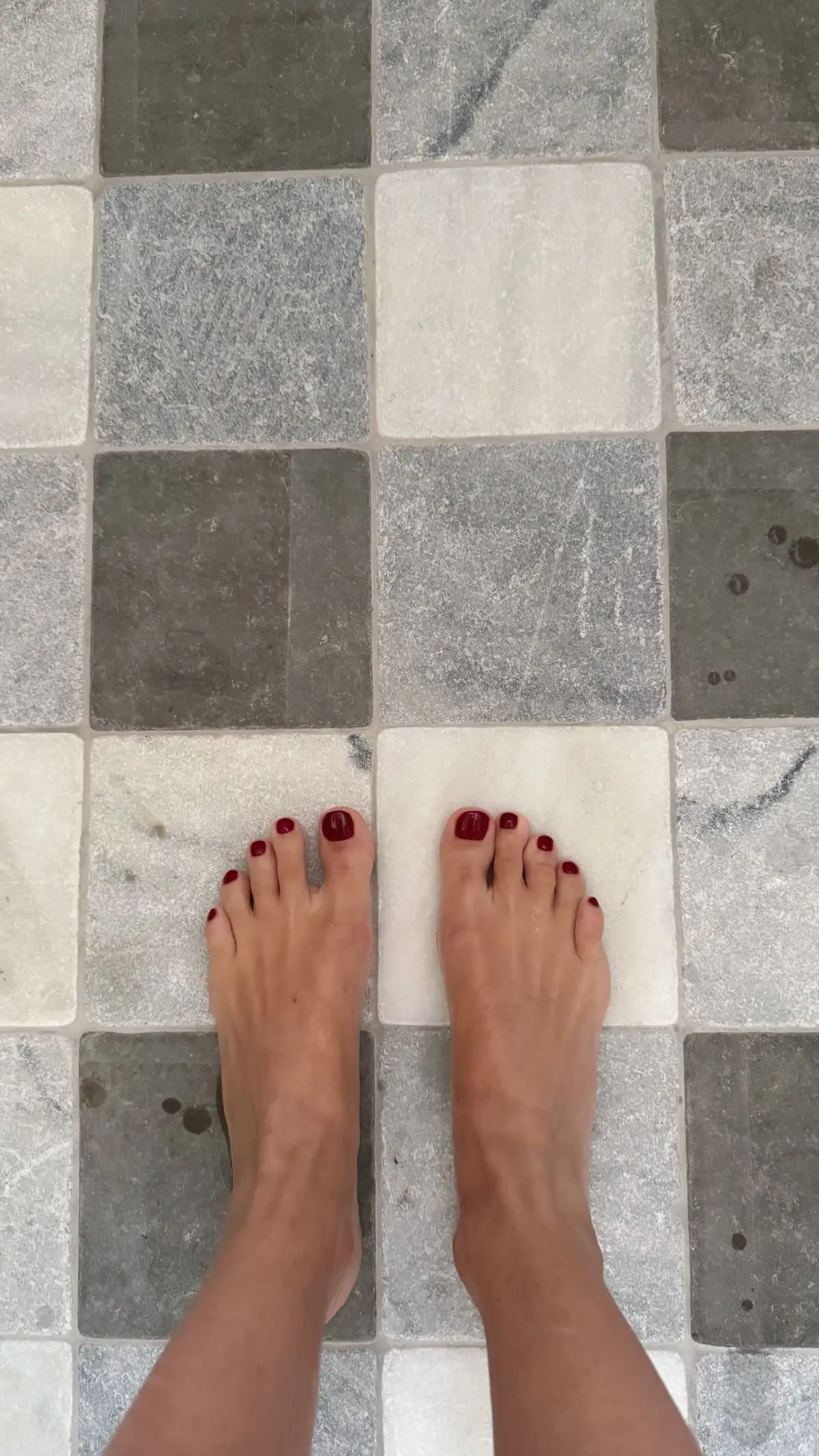 Color uñas pies tendencia verano Lourdes Montes
