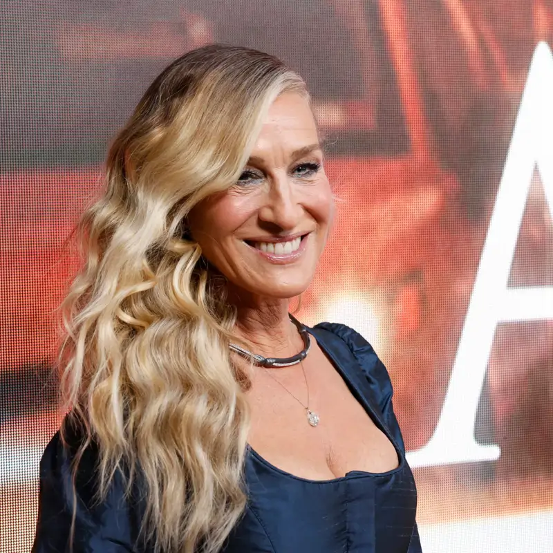 Sarah Jessica Parker (60 años), sobre su producto milagro para las ojeras: "Nunca me falta"