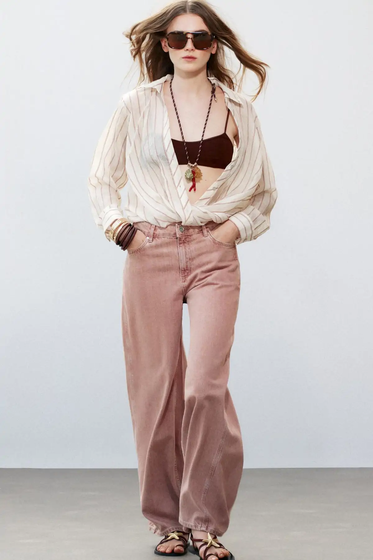 Vaqueros rosa de Zara.