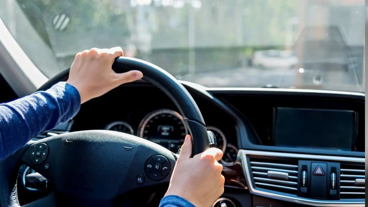Alerta de la DGT en pleno verano: multas de hasta 200 euros y tres puntos del carnet por conducir así
