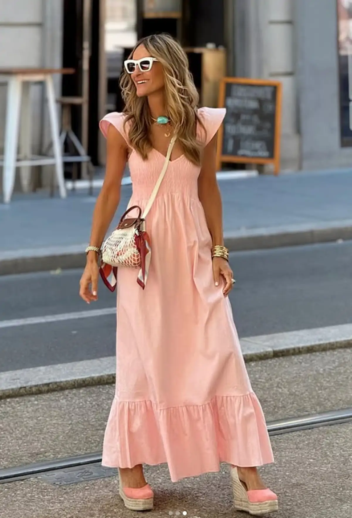 Combinación de vestido rosa.