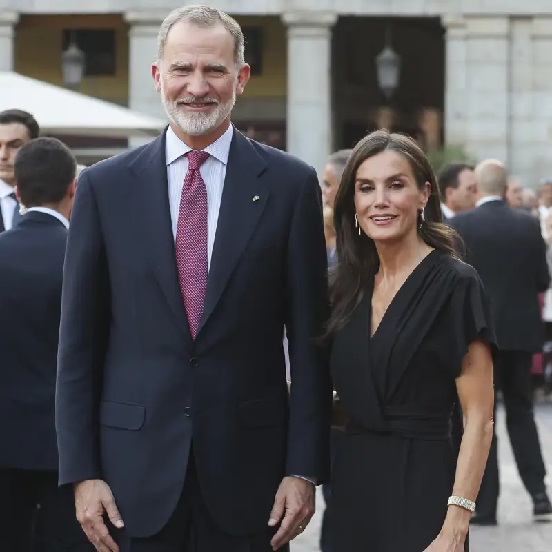 La aparición sorpresa de los reyes Felipe VI y Letizia a un concierto a su reinado tras el acto oficial
