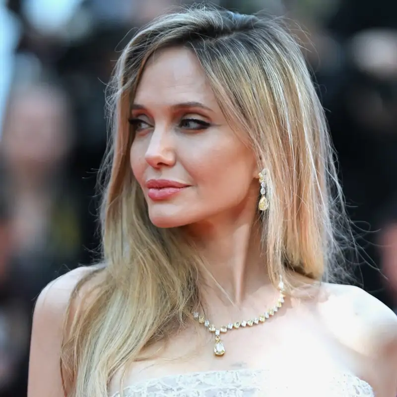 Angelina Jolie (50 años): "Mi hija de 20 años y yo compartimos el mismo perfume, también su loción y el gel de ducha"