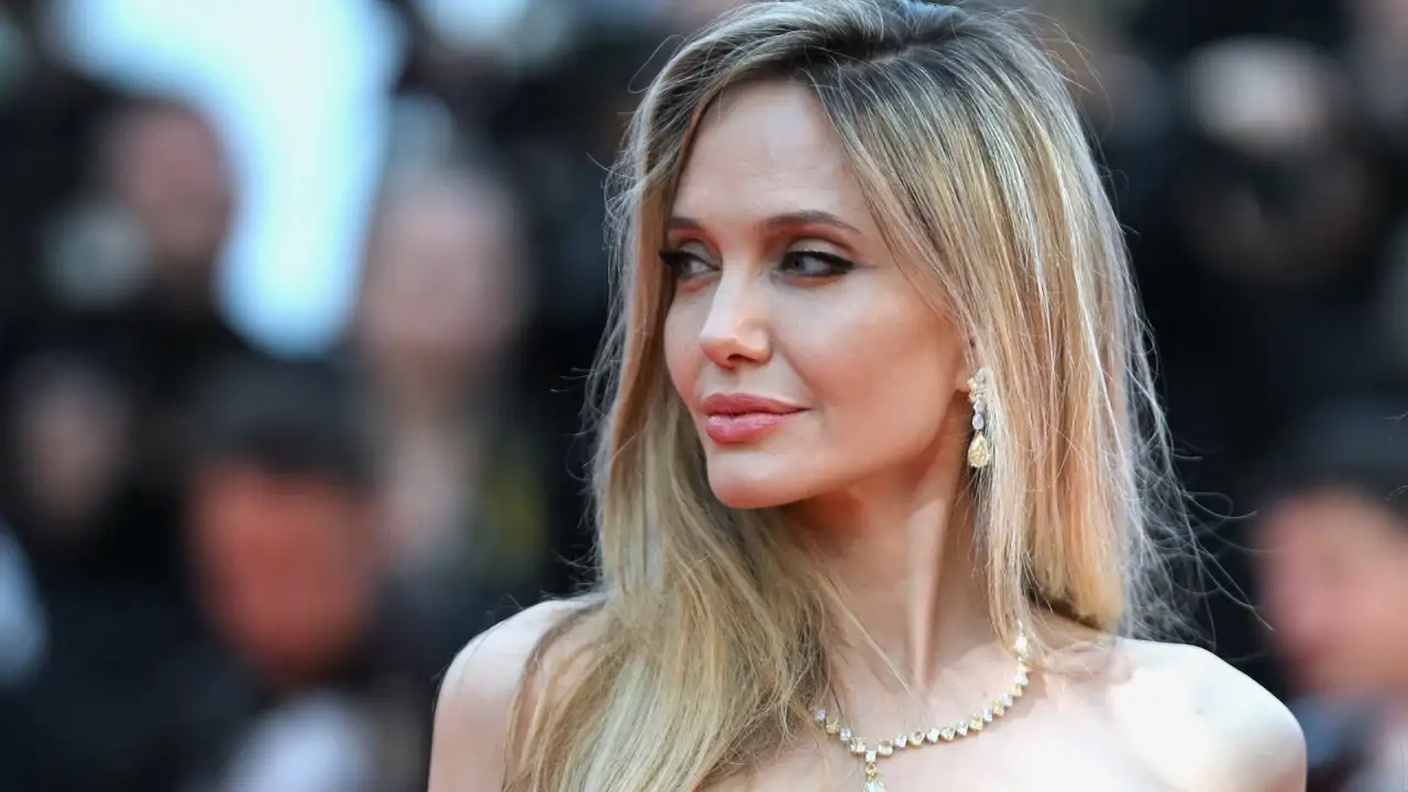 Angelina Jolie (50 años): "Mi hija de 20 años y yo compartimos el mismo perfume, también su loción y el gel de ducha"