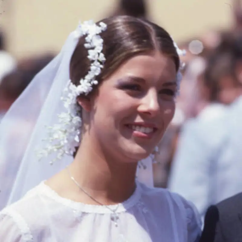 Así contó la revista Lecturas la gran boda de Carolina de Mónaco con Philippe Junot: "Naturalmente, hubo discusiones con mi padre"