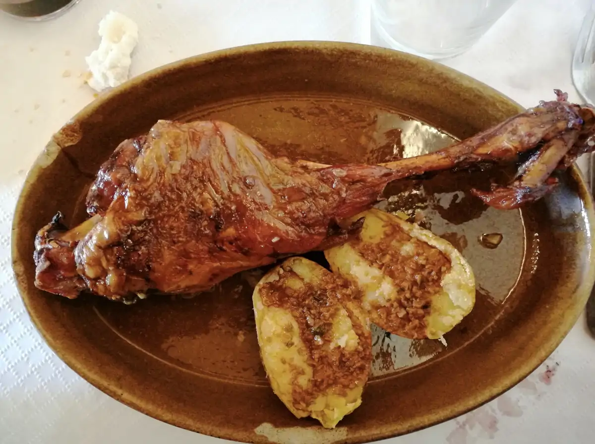 Pierna de cordero asada