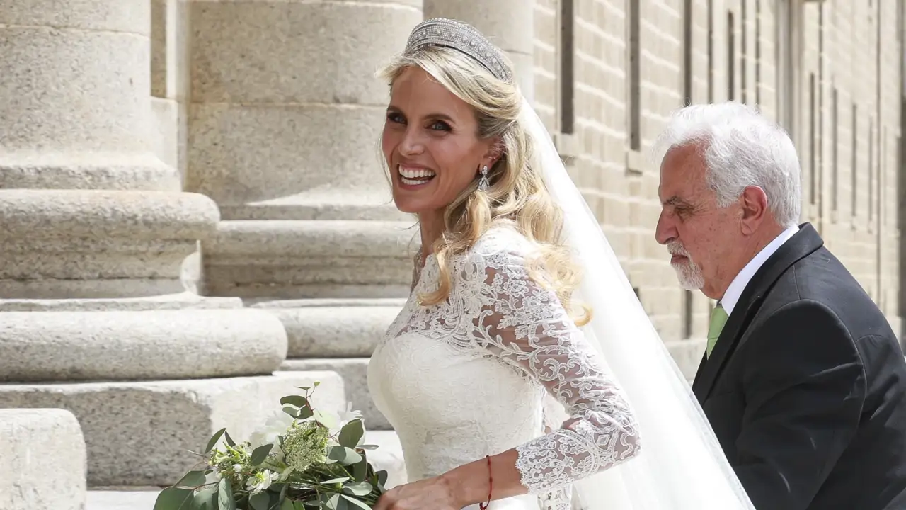 Angie Rigueiro se viste de princesa para darse el 'sí quiero' con Nacho Cerrillo: tiara, encaje y transparencias