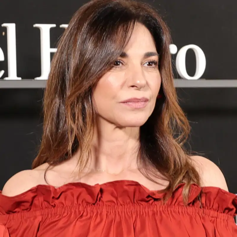 10 blusas con mangas ideales de Zara que son fresquitas, tapan los brazos de forma estilosa y elevan sin esfuerzo cualquier look de verano