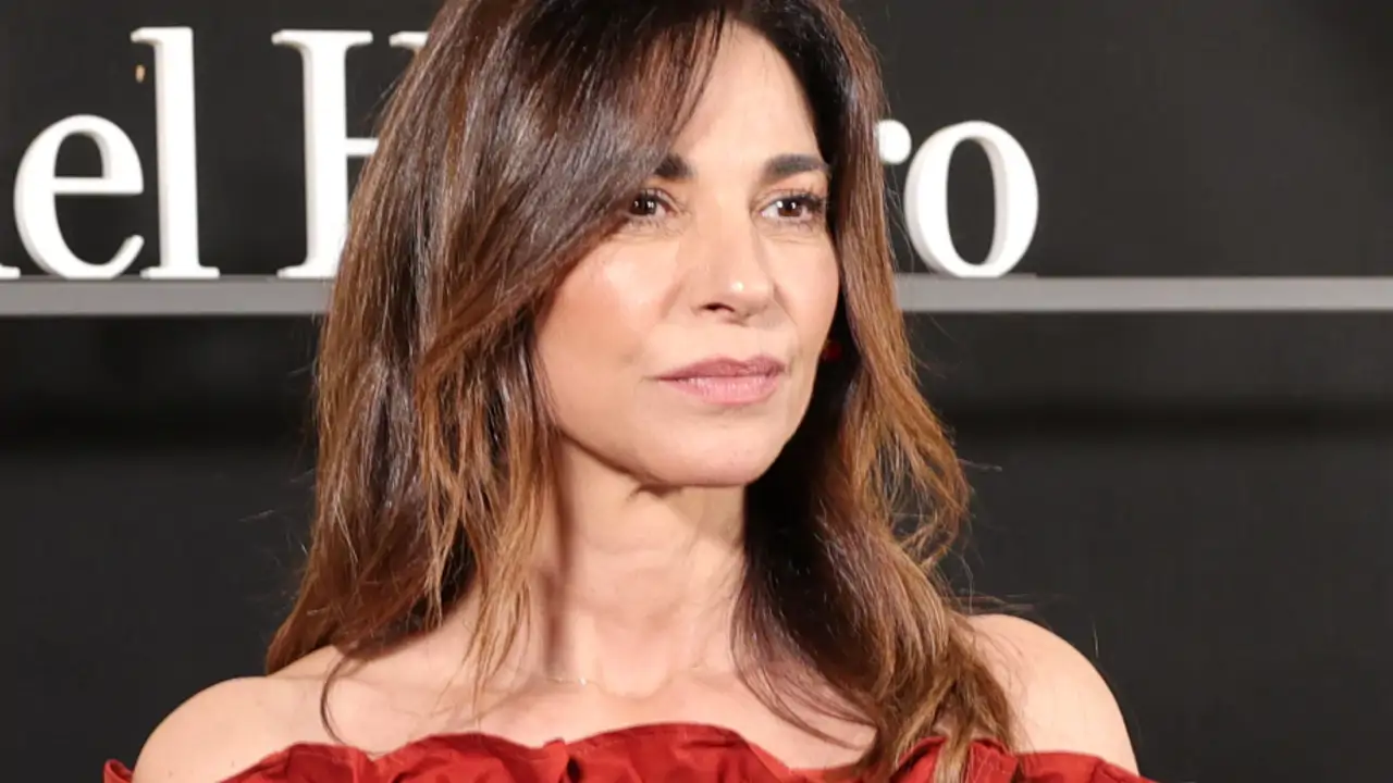 10 blusas con mangas ideales de Zara que son fresquitas, tapan los brazos de forma estilosa y elevan sin esfuerzo cualquier look de verano