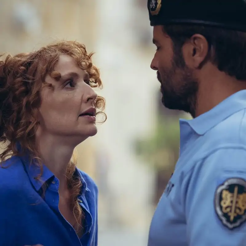 Se estrenó hace 48 horas y es la serie española que arrasa: el thriller periodístico sobre los incendios de verano de 6 episodios que engancha al máximo