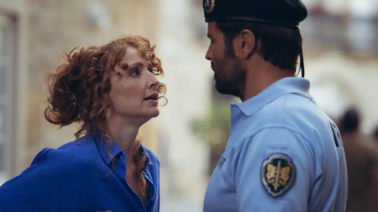 Se estrenó hace 48 horas y es la serie española que arrasa: el thriller periodístico sobre los incendios de verano de 6 episodios que engancha al máximo