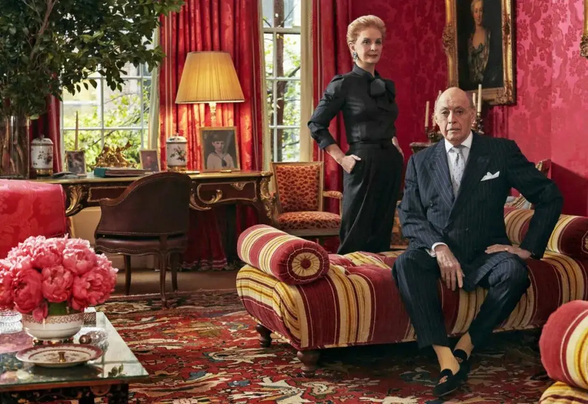 Un bureau Louis XV al fondo de la estancia