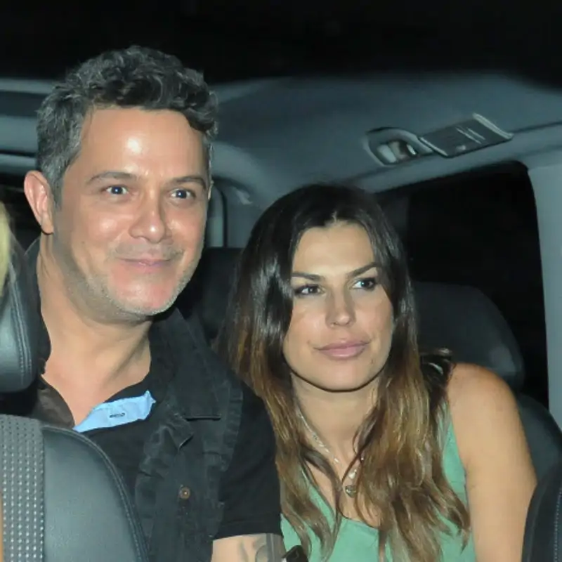 Alejandro Sanz y Raquel Perera, pletóricos en la Comunión de sus hijos: invitados, looks y una decoración preciosa 