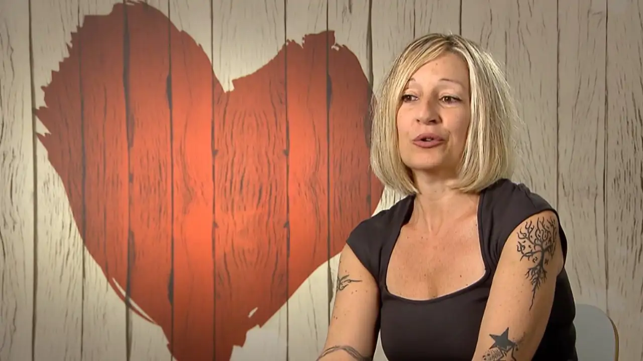Esther huye despavorida de 'First Dates' al conocer a su cita: "No me apetece cenar con él"