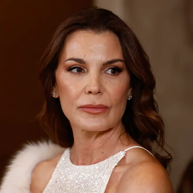 Mar Flores estrena pelo: se pasa al Salty Caramel, el color tendencia 2025 que ilumina, define facciones y da volumen al cabello castaño