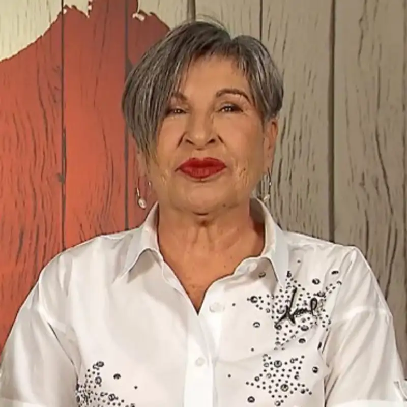 Julia deja sin palabras al equipo ‘First Dates’ con esta confesión: "A los siete años ya..."