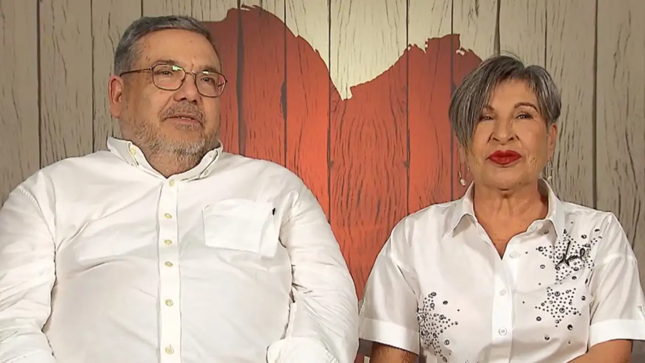 Julia deja sin palabras al equipo ‘First Dates’ con esta confesión: "A los siete años ya..."