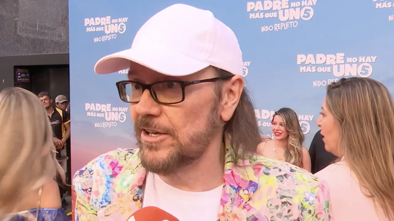 Santiago Segura sobre su decisión de trabajar con sus hijas mientras van al colegio: “Quiero que sean niñas, que vivan su infancia”