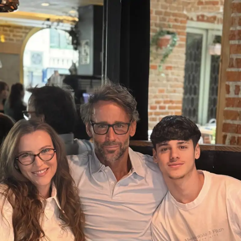 Álvaro Muñoz Escassi presume de su plan con sus hijos Álvaro y Anna Barrachina tras 'Supervivientes 2025': con invitada especial y sonada ausencia