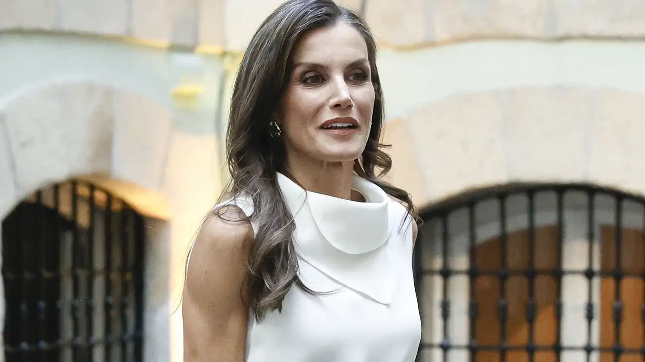 La reina Letizia continúa con su estrategia de cercanía y complicidad en su segundo acto del día