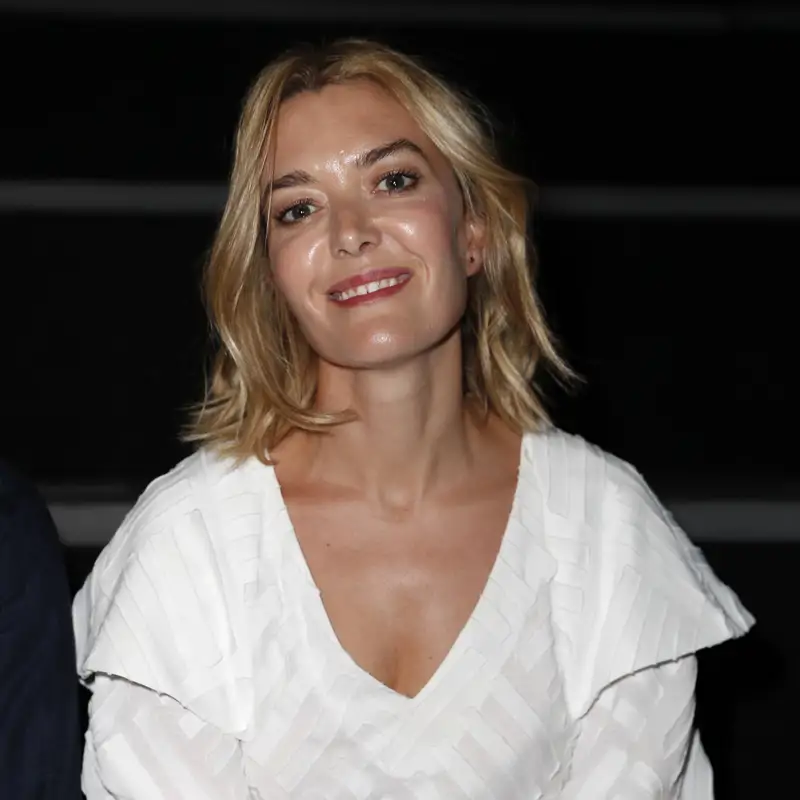 Hoy comienzan las rebajas en Zara: 7 blusas frescas que además de bonitas tienen manguita y son perfectas para llevar con bermudas o pantalones fluidos
