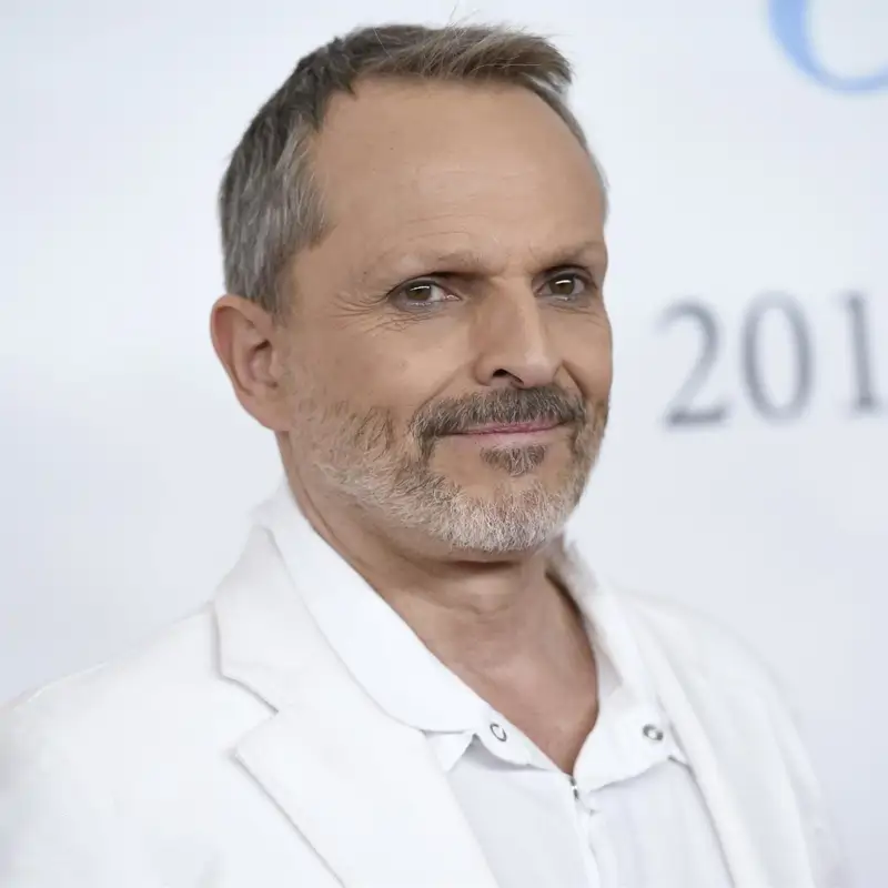 Miguel Bosé rompe su regla de oro y habla, como nunca antes, de sus hijos de 14 años