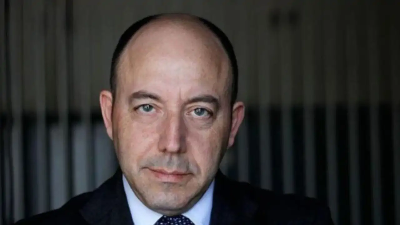 EXCLUSIVA | Gonzalo Bernardos, profesor de economía: "Los jóvenes de los 80 y los 90 si salíamos al extranjero, lo hacíamos en el viaje de novios. Aquello era economía de guerra"