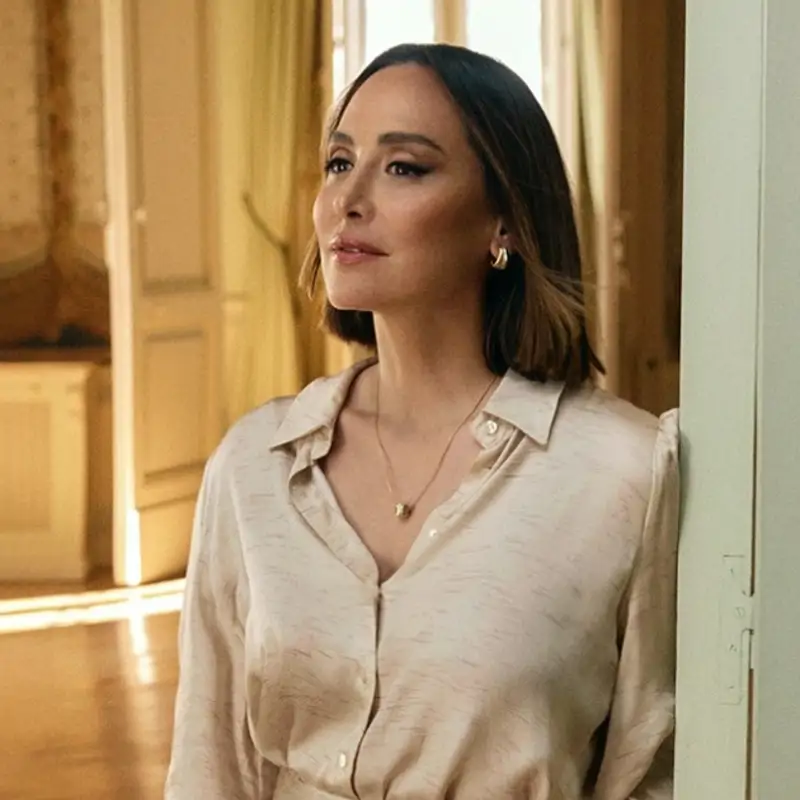 Parecen de Massimo Dutti, pero arrasan en las rebajas de Zara: las sandalias planas de piel por menos de 30 euros que mejor sientan con vestidos sueltos