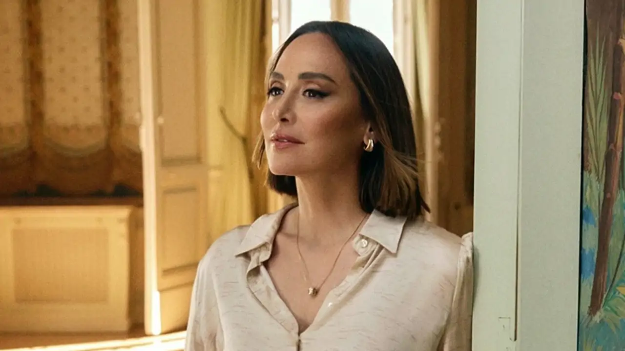 Parecen de Massimo Dutti, pero arrasan en las rebajas de Zara: las sandalias planas de piel por menos de 30 euros que mejor sientan con vestidos sueltos