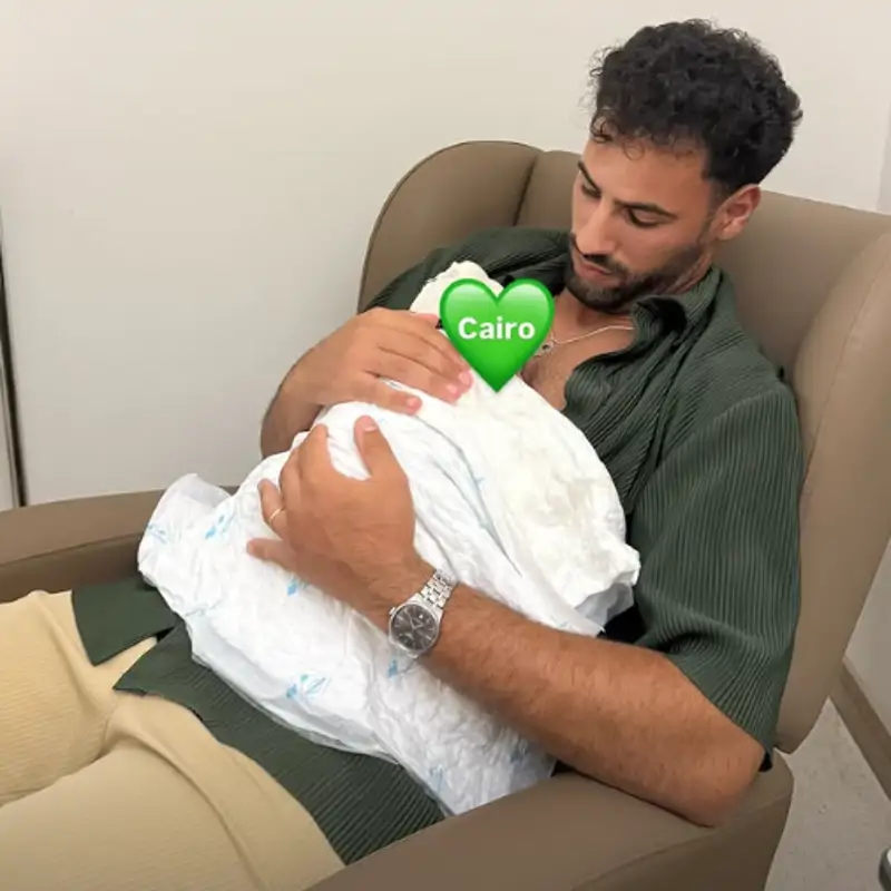 Asraf Beno comparte fotos inéditas de Cairo, su primer hijo en común con Isa Pantoja, en sus primeros días como padre