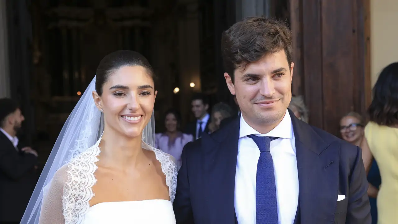 Álvaro, hijo de Michel González, celebra su boda con Carla Vico: del vestido de novia y el look de madrina a los invitados famosos