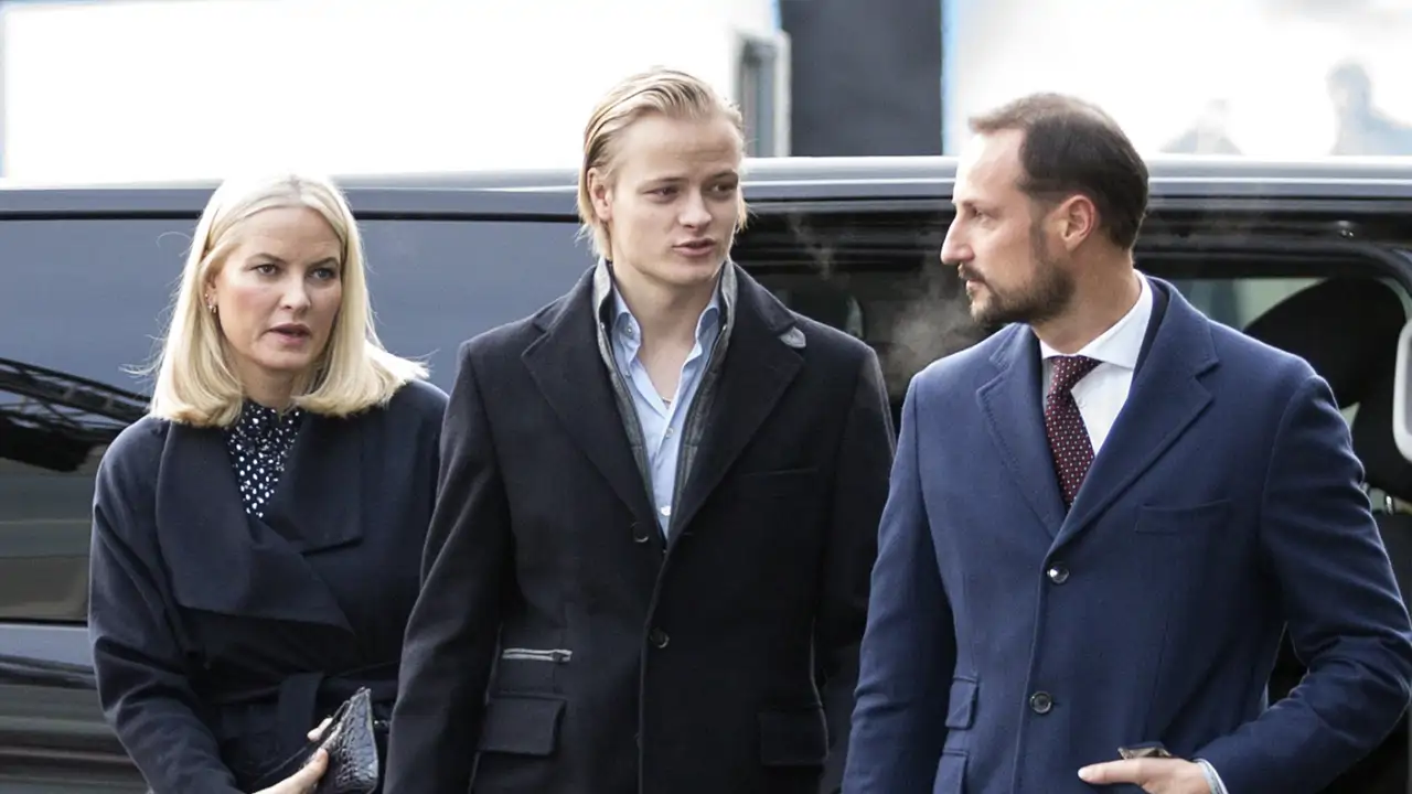Comunicado urgente de Casa Real Noruega: contundente reacción tras conocer lo 23 delitos imputados a Marius Borg, hijo de Mette-Marit
