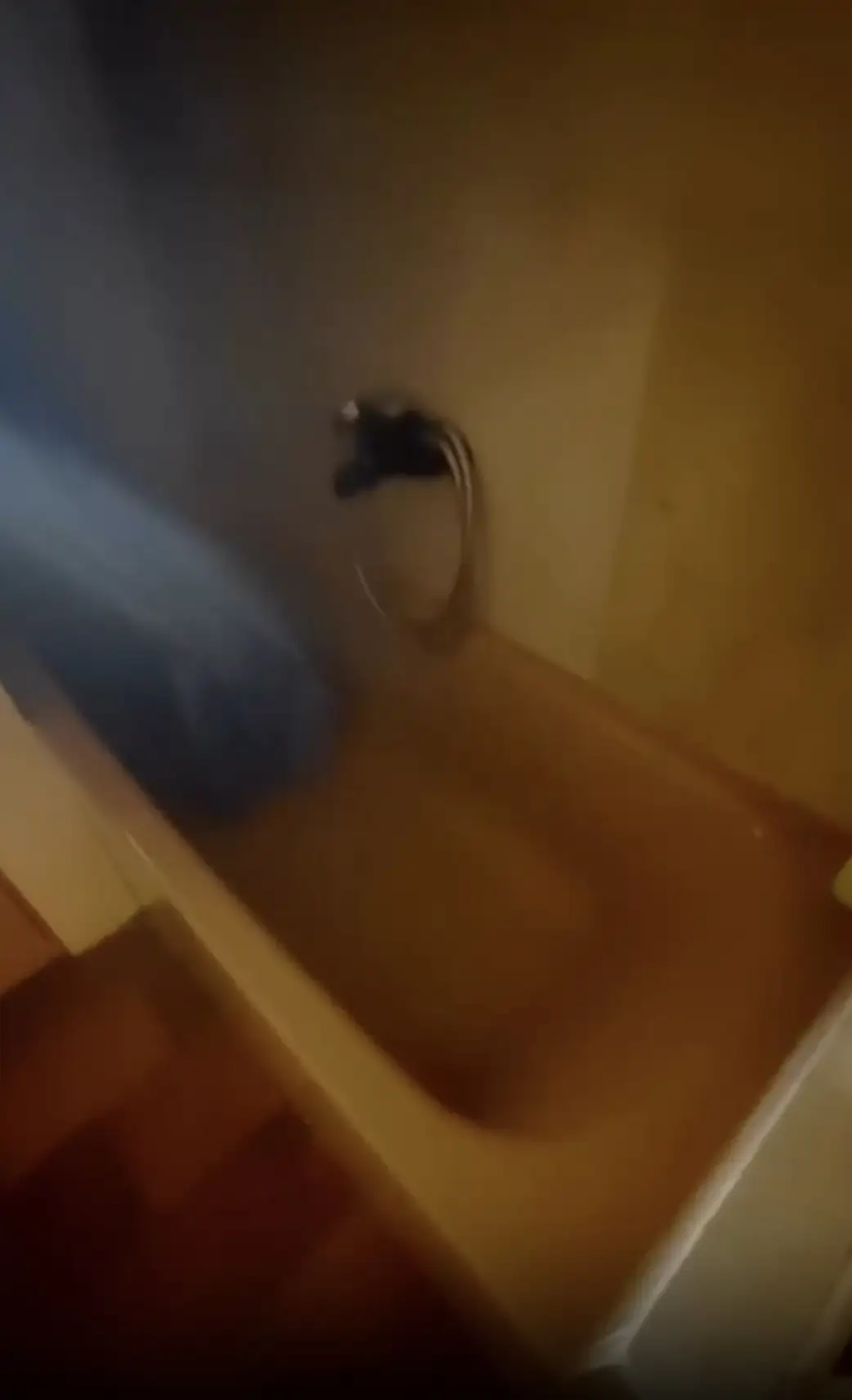 Antes: Una bañera antigua y sin encanto