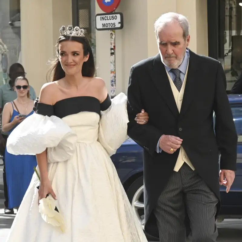 Gabriela Represa rompe esquemas con su vestido de novia en su boda con Lorenzo Moinet Ybarra: con lazo negro y mangas acampanadas
