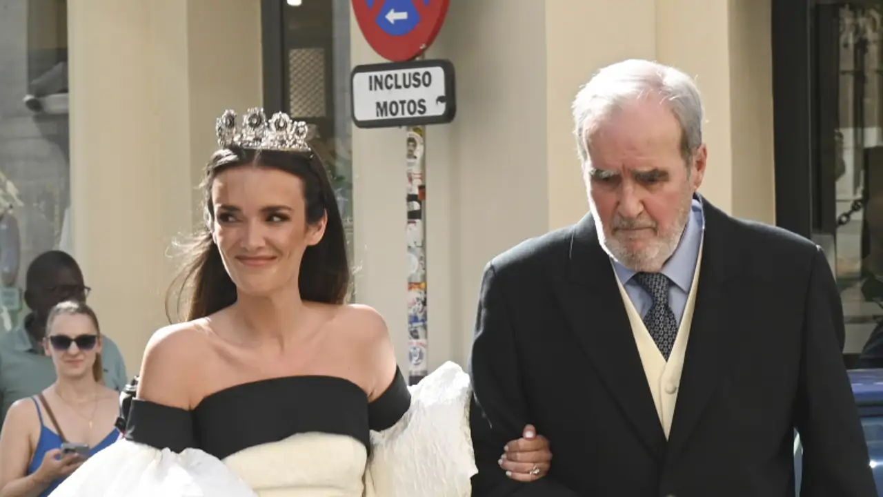 Gabriela Represa rompe esquemas con su vestido de novia en su boda con Lorenzo Moinet Ybarra: con lazo negro y mangas acampanadas
