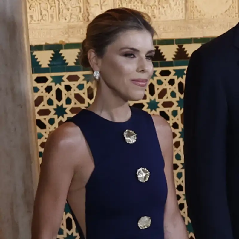 Manuela Villena, ideal en la cena de la ONU con su elegante vestido de invitada de verano: sin mangas y con toque de volumen