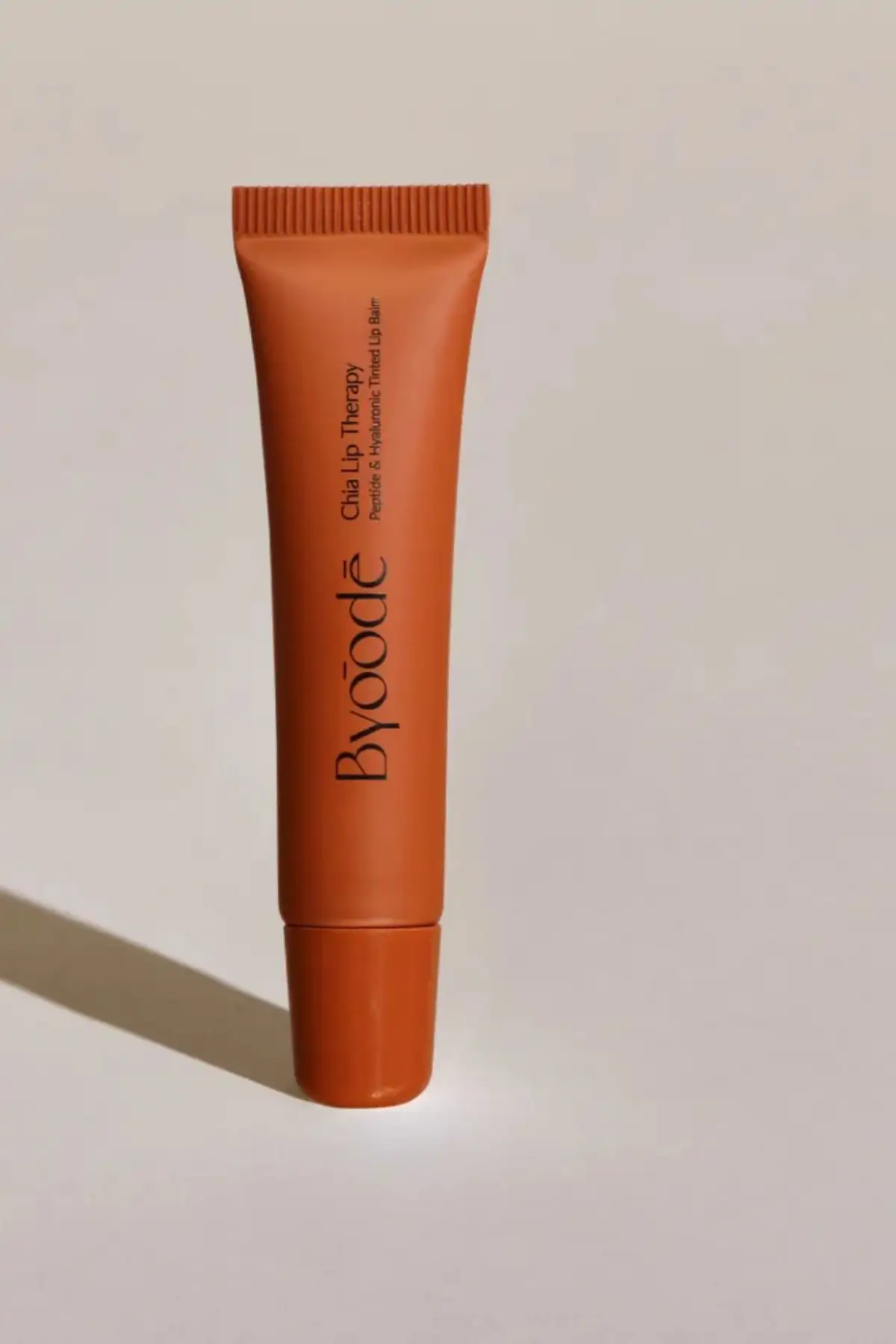 Bálsamo labial hidratante con péptidos y color