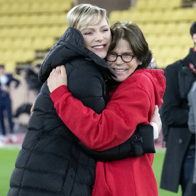 Noticias del corazón: del análisis sobre la relación de Charlene y Estefanía de Mónaco a la queja de Luis Pliego tras la boda de Marta López