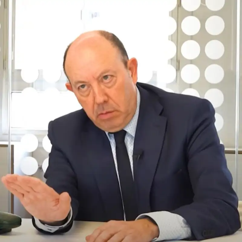 Gonzalo Bernardos, profesor de economía, da un golpe sobre la mesa tras una noticia devastadora: "No he podido más que llorar, llorar y llorar"