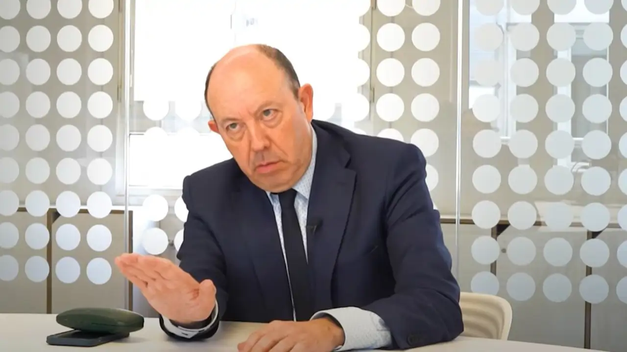 Gonzalo Bernardos, profesor de economía, da un golpe sobre la mesa tras una noticia devastadora: "No he podido más que llorar, llorar y llorar"