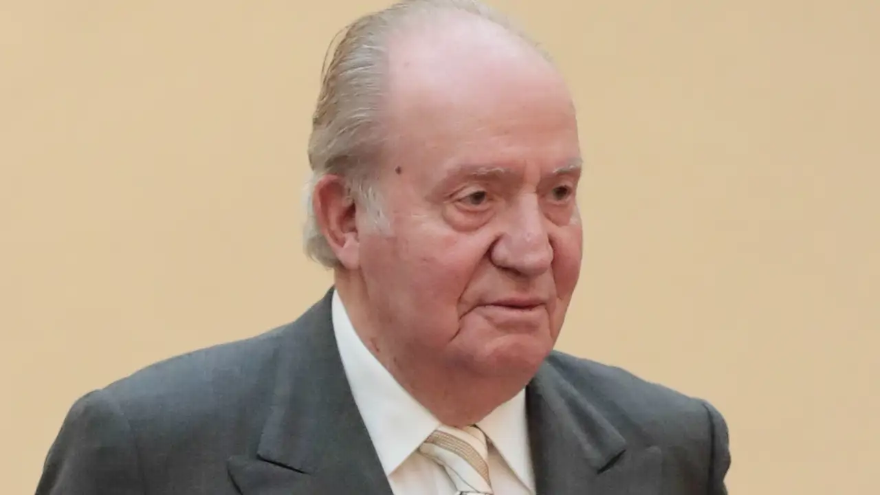 El rey Juan Carlos (87 años): “Mi padre siempre me aconsejó que no escribiera mis memorias. ¿Por qué he cambiado de opinión? Porque siento que me roban mi historia”