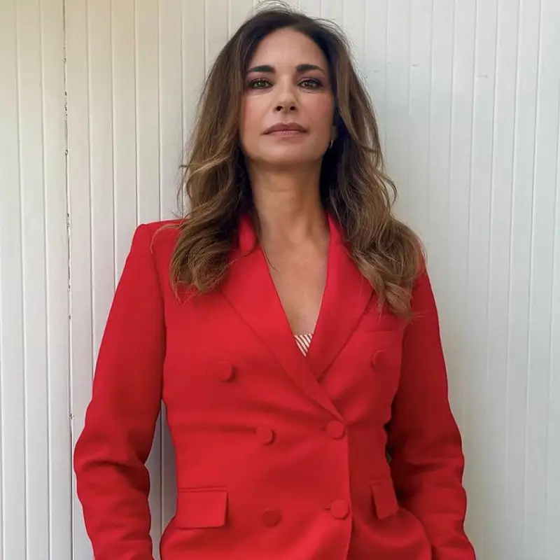 Los pantalones de rayas y sueltecitos de las rebajas de Zara que por menos de 30 euros te salvan el look fresquito del verano