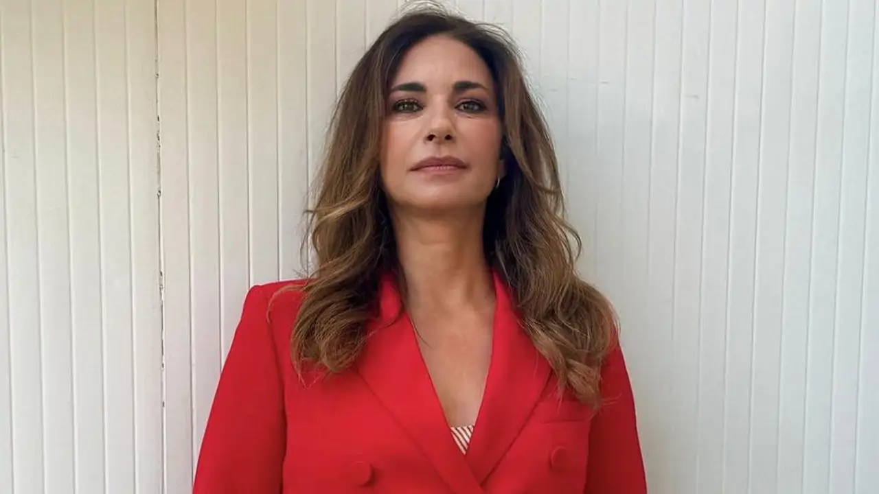 Los pantalones de rayas y sueltecitos de las rebajas de Zara que por menos de 30 euros te salvan el look fresquito del verano