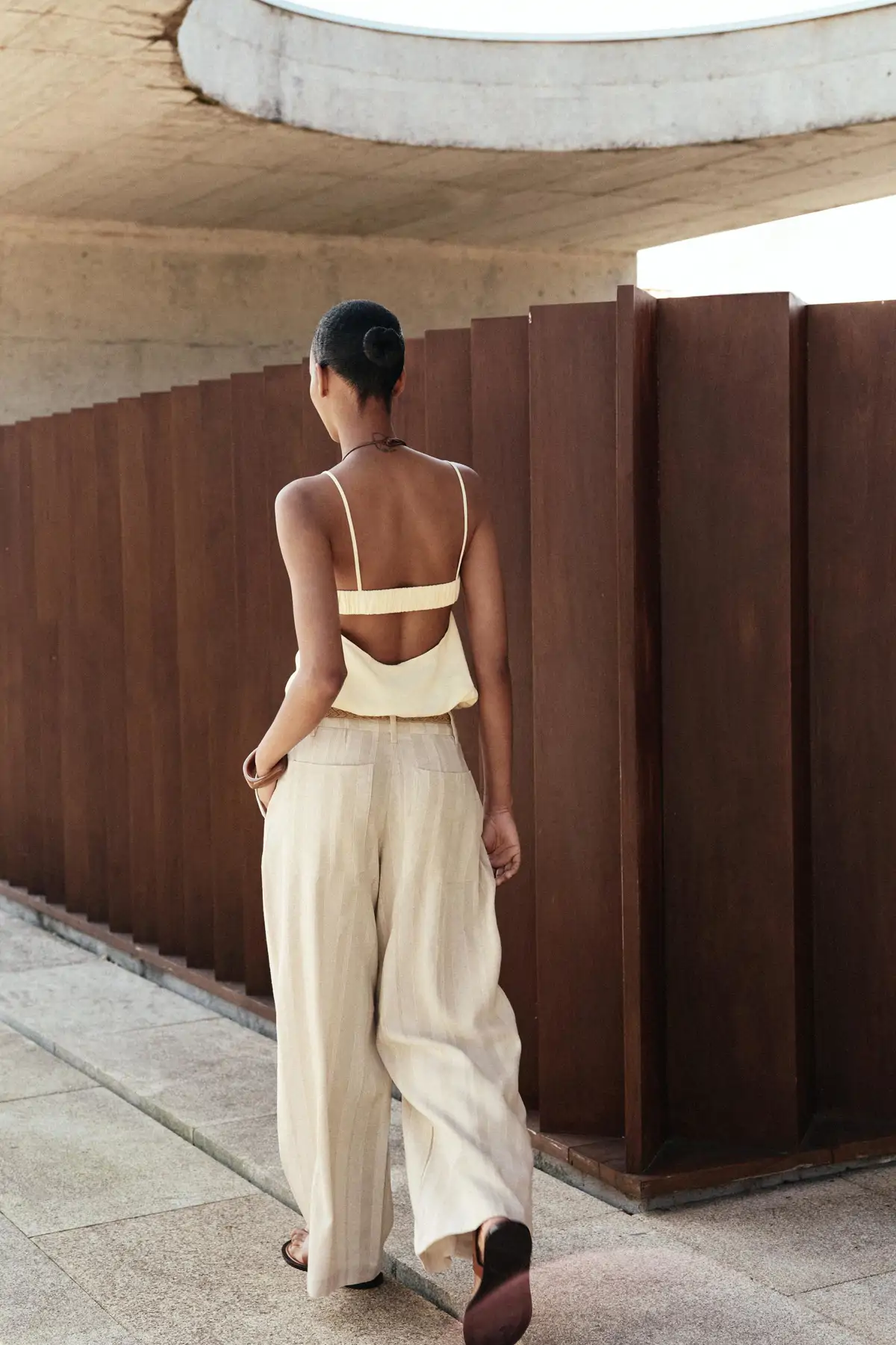 Pantalones de rayas.