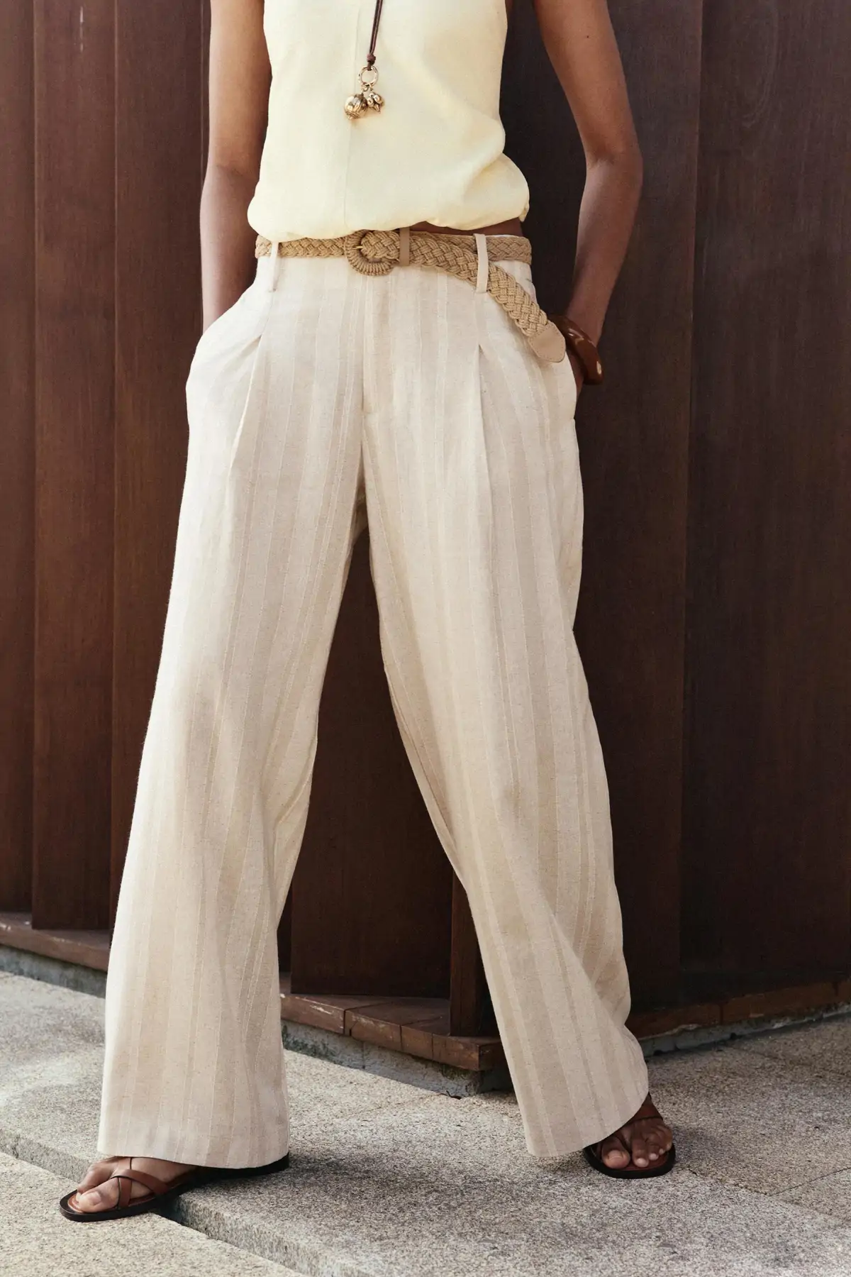 Pantalones de rayas.