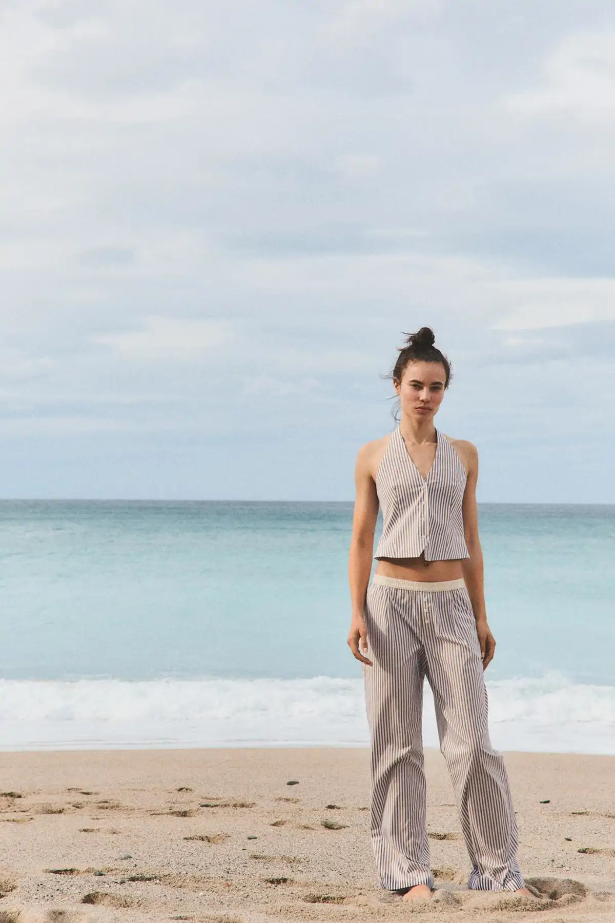 Pantalones de rayas.