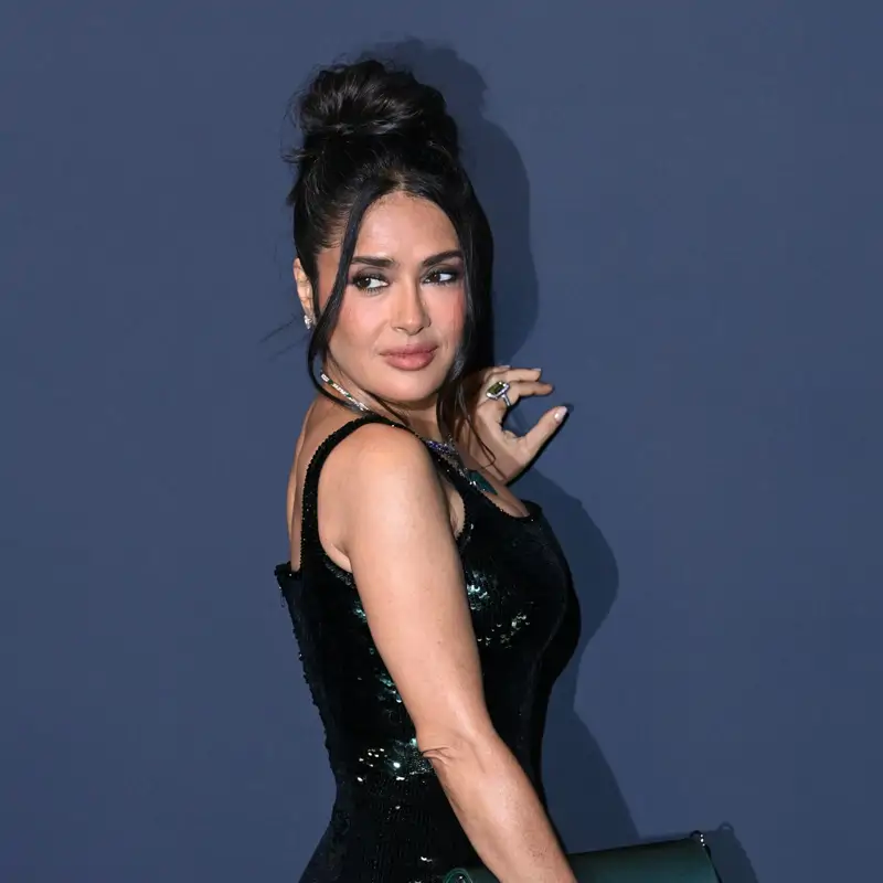 Salma Hayek (58 años), sobre los consejos de su abuela para mantenerse joven: “Lávate bien la cara por las noches y no por las mañanas”